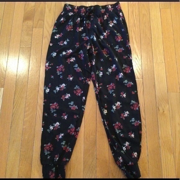 Hollister Floral Print Pull On Pants Size Small - Picture 1 of 5